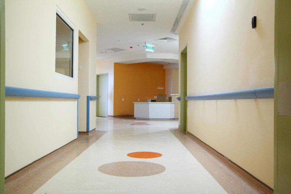 Dùng sàn vinyl kháng khuẩn khắc phục nhiễm khuẩn bệnh viện